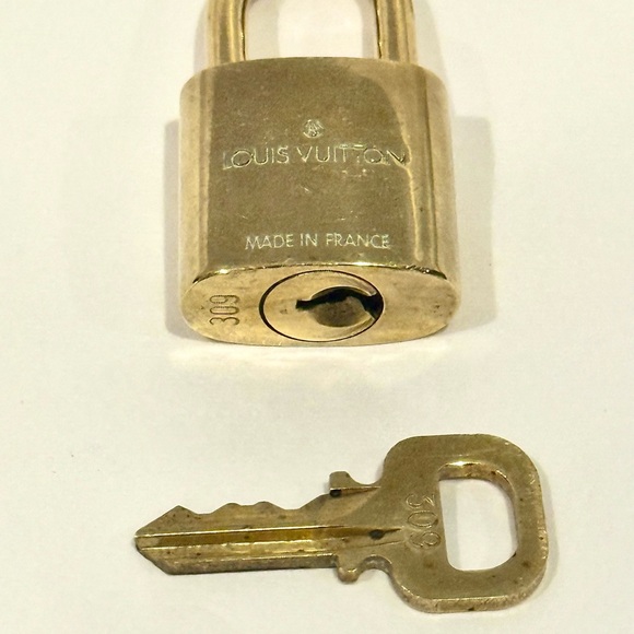 Louis Vuitton Lock and Key #309 - Picture 7 of 9